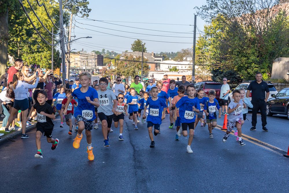 Runners crossing the finish line